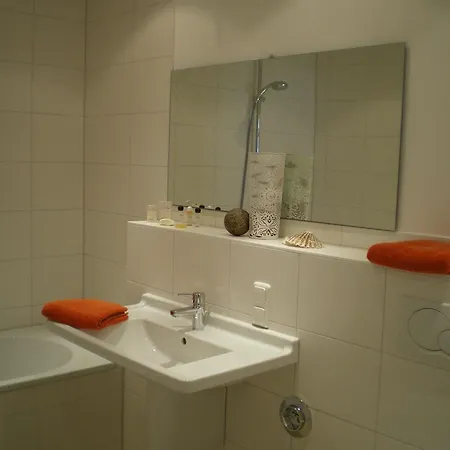 Fewo31, Exklusive Apartments, 2 Minuten Vom Und Alten Strom * Rostock